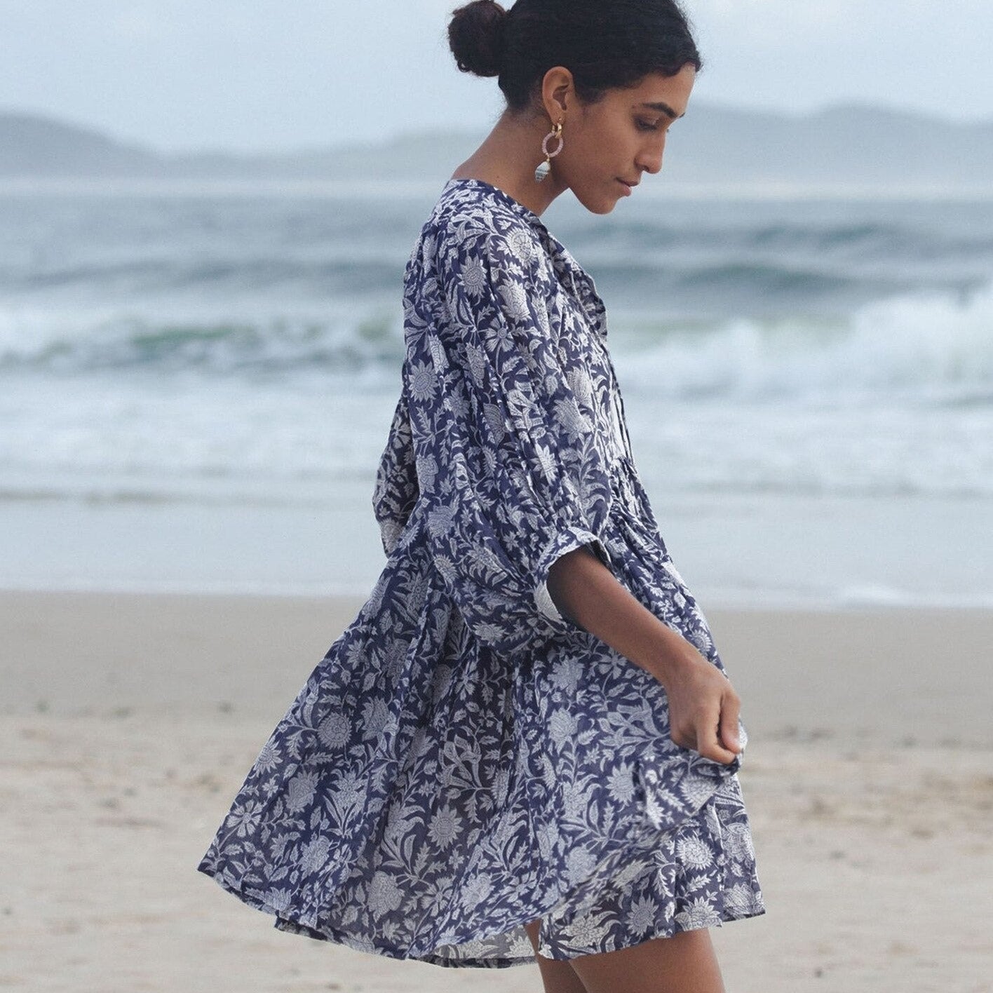 Vestido Curto Solto Estampado de Meia Manga Floral - Mirela