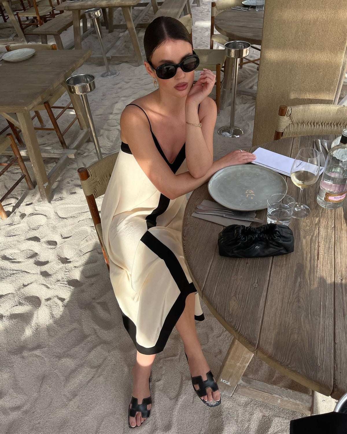 Vestido Feminino Longo em Decote V - Nicolette